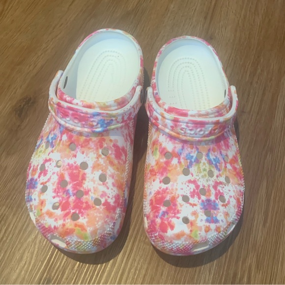 CROCS Shoes - Women’s sz 10 Fun Crocs, barely worn